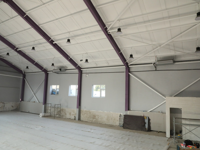 การเปลี่ยนพื้นไม้สนามกีฬากระดูกงูเดี่ยว